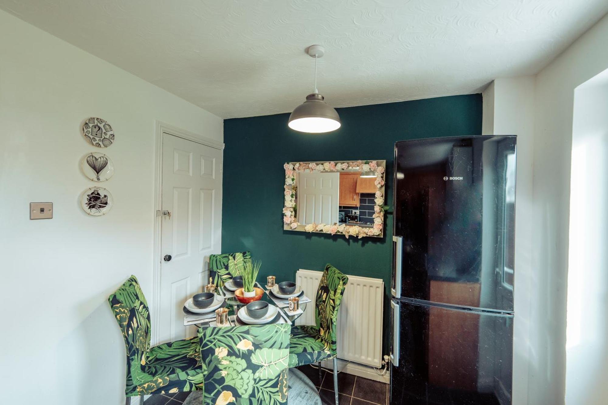 2 Bedroom Peaceful Home, Colchester Mile End Экстерьер фото